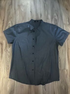 Men's Short Sleeve Button-Up Cotton Shirt in Dark Charcoal